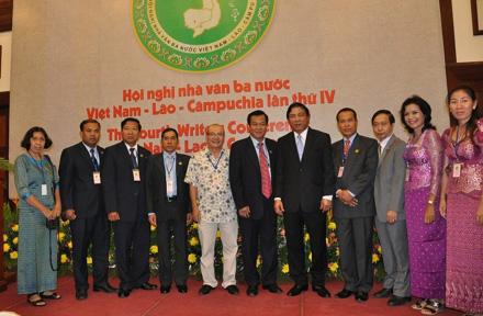 ກອງປະຊຸມນັກປະພັນວັນນະຄະດີ 3 ປະເທດຫວຽດນາມ - ລາວ - ກຳປຸເຈຍ